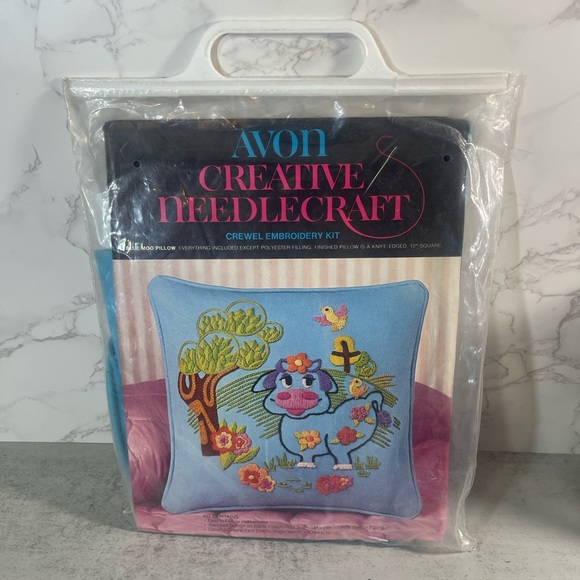 VINTAGE 1973 AVON Creative Needlecraft Blue Moo Crewel Pillow Kit Cow Birds Read - Picture 1 of 2